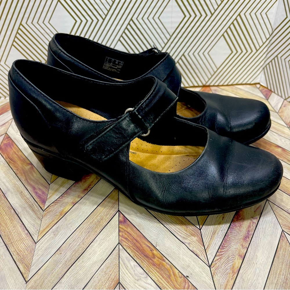 Clarks
Collection Women's Mary Jane Pumps Size 7 1/2 sb